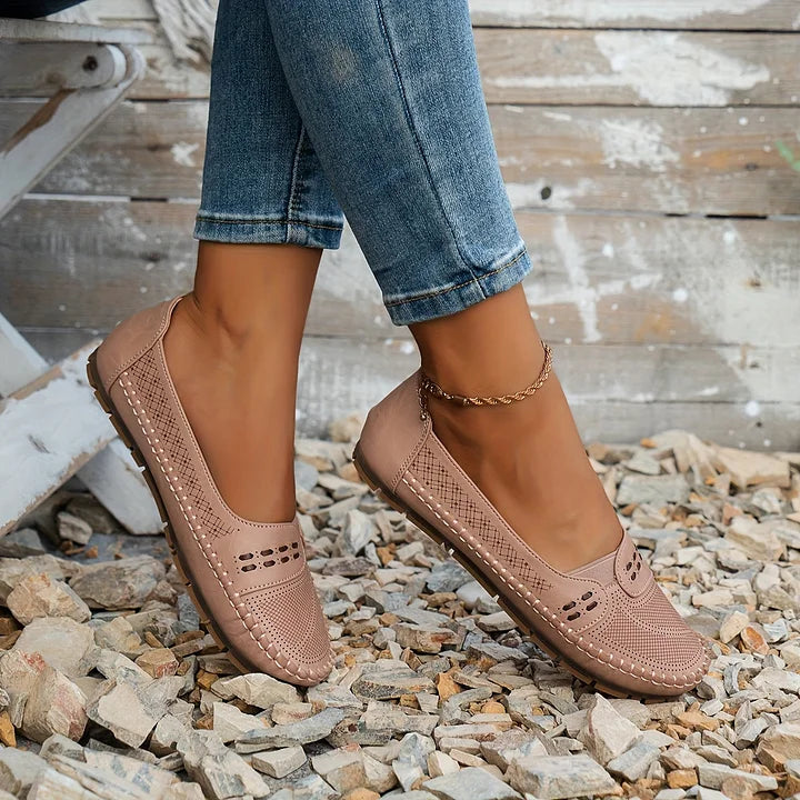 Naisten kengät | Reikäilty loaferi, slip-on