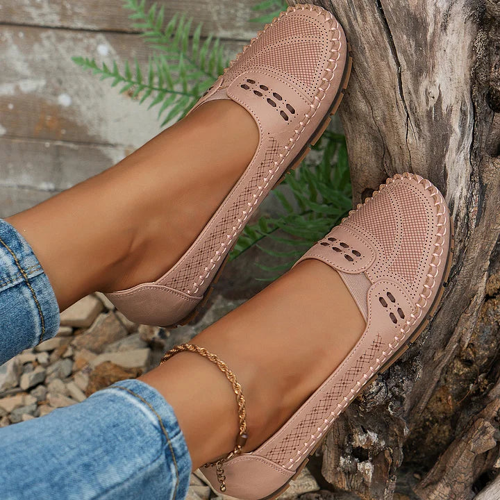 Naisten kengät | Reikäilty loaferi, slip-on