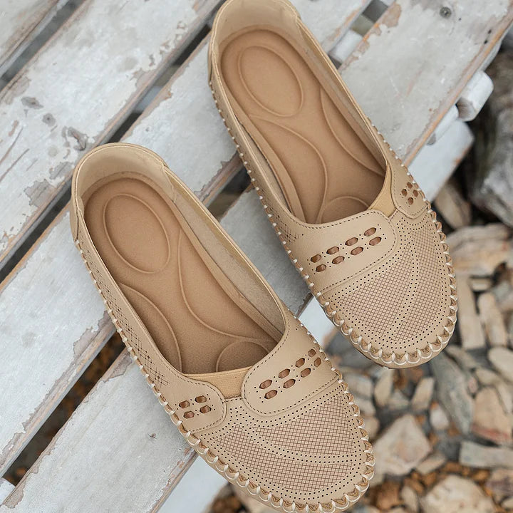 Naisten kengät | Reikäilty loaferi, slip-on