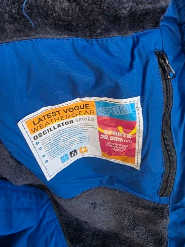 Miesten vedenpitävä fleecevuorattu talvitakki hupulla, paksu ulkoilutakki