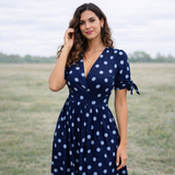 Polka Dot Mekko | Naiset, V-Kaula | Napilliset Etupuoli