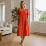 A-linjainen polvipituinen mekko taskuilla
