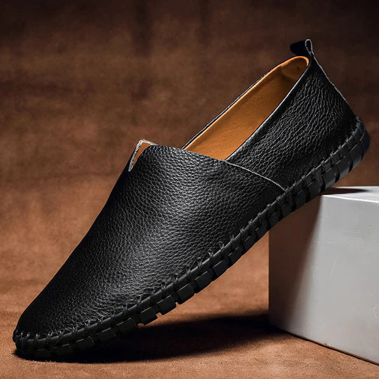 Miesten nahkaloaferit slip-on tyylillä, klassinen muotoilu