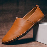 Miesten nahkaloaferit slip-on tyylillä, klassinen muotoilu