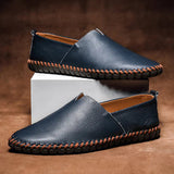 Miesten nahkaloaferit slip-on tyylillä, klassinen muotoilu