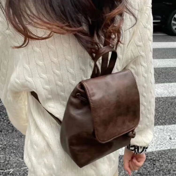 Reppu | Retro-tyyli, kompakti ja käytännöllinen