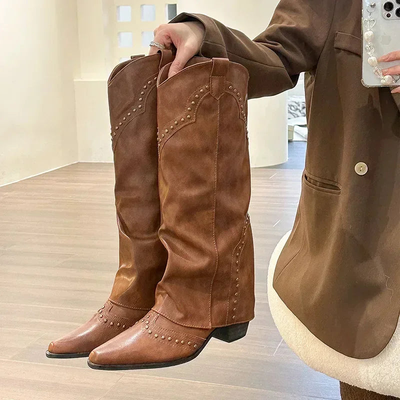 Naisten Cowgirl-saappaat | Neliöjalkaisella kannalla, polvea myöten | Retro