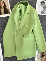 Naisten kaksirivinen bleiseri slim fit, yksivärinen kaulus ja napitus