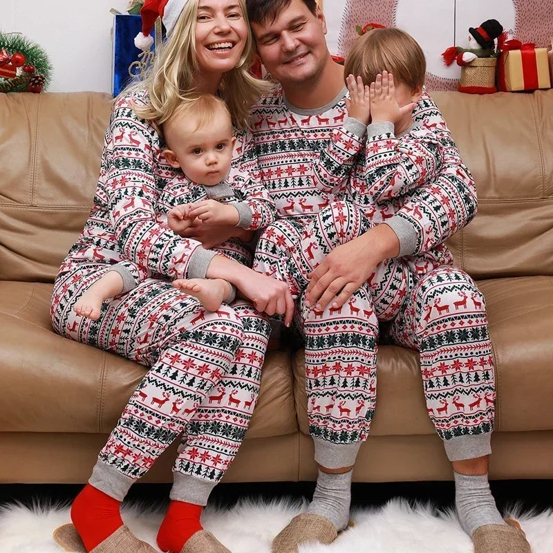 Perheen yhteensopiva joulupyjama 2-osainen setti äidille isälle lapsille ja vauvalle jouluisella printillä