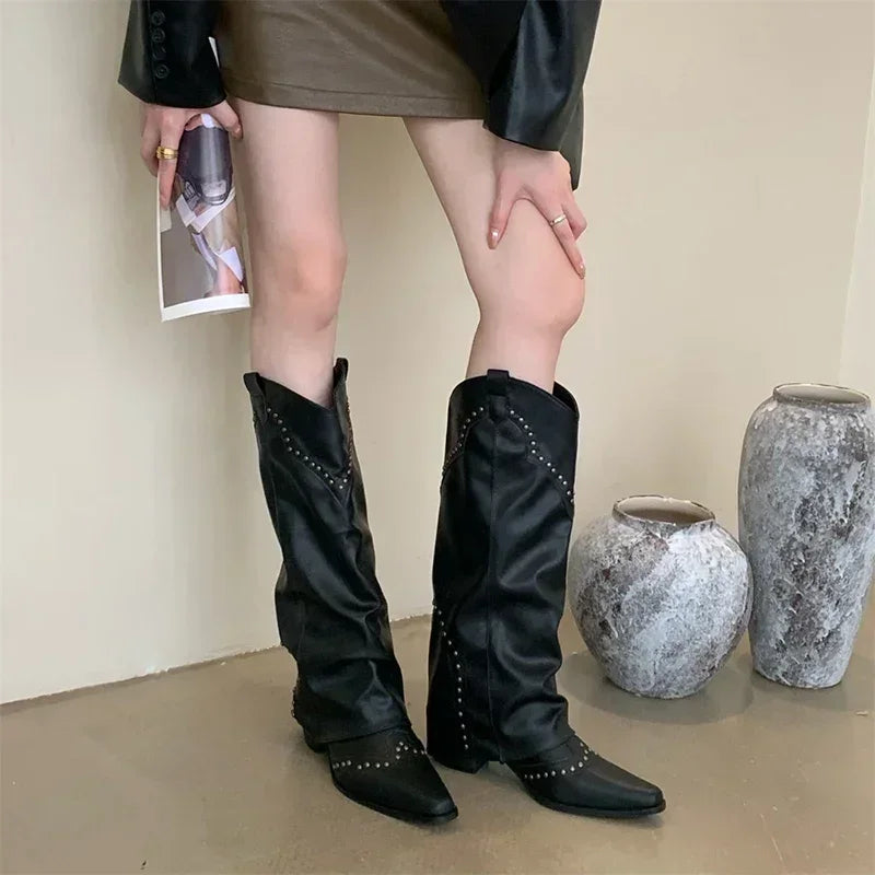 Naisten Cowgirl-saappaat | Neliöjalkaisella kannalla, polvea myöten | Retro