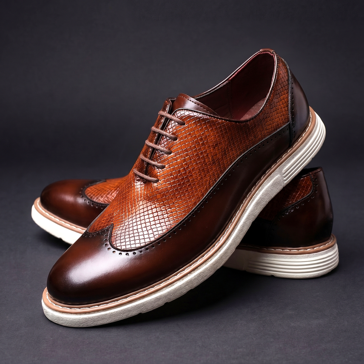 Miesten oxford kengät wingtip brogue-koristelulla ja pehmustetulla pohjalla