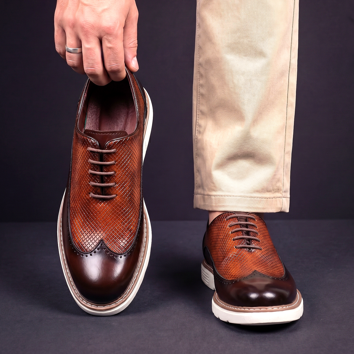 Miesten oxford kengät wingtip brogue-koristelulla ja pehmustetulla pohjalla