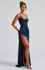 Tummansininen Ilta-asu – Elegantti Maxi