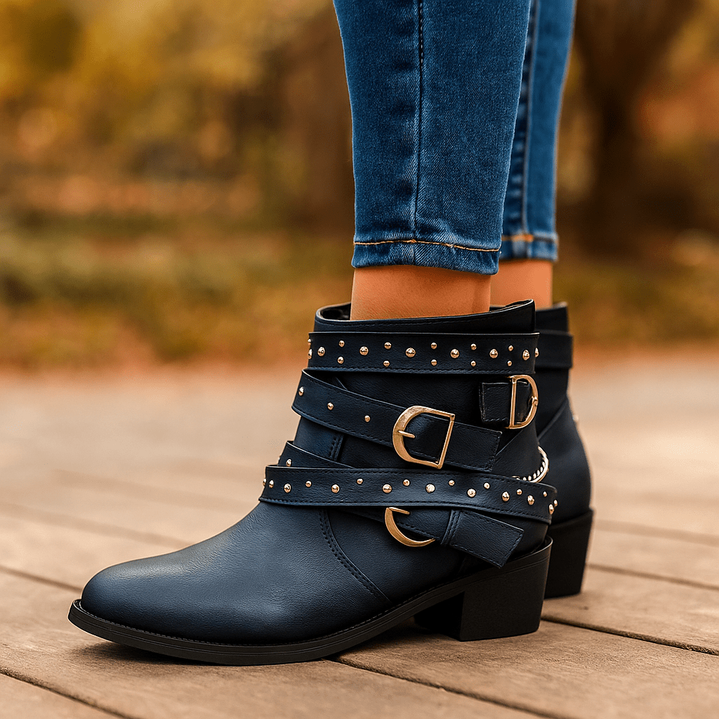 Naisten Muotisaappaat - Koristeelliset Remmit - Niitit - Stilla - EmiyoSuomi - Saappaat Nainen