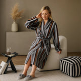 Velvære – Luksusfleece - kylpytakki tyylikkäillä sherpa - yksityiskohdilla maksimaalista mukavuutta varten kotona - EmiyoSuomi - Kylpytakit