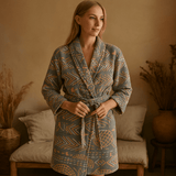 VelvetMorn – Pehmeä Luksuspyjama Puuvillasekoitteesta Rentouttaviin Hetkiin - EmiyoSuomi - Kylpytakit