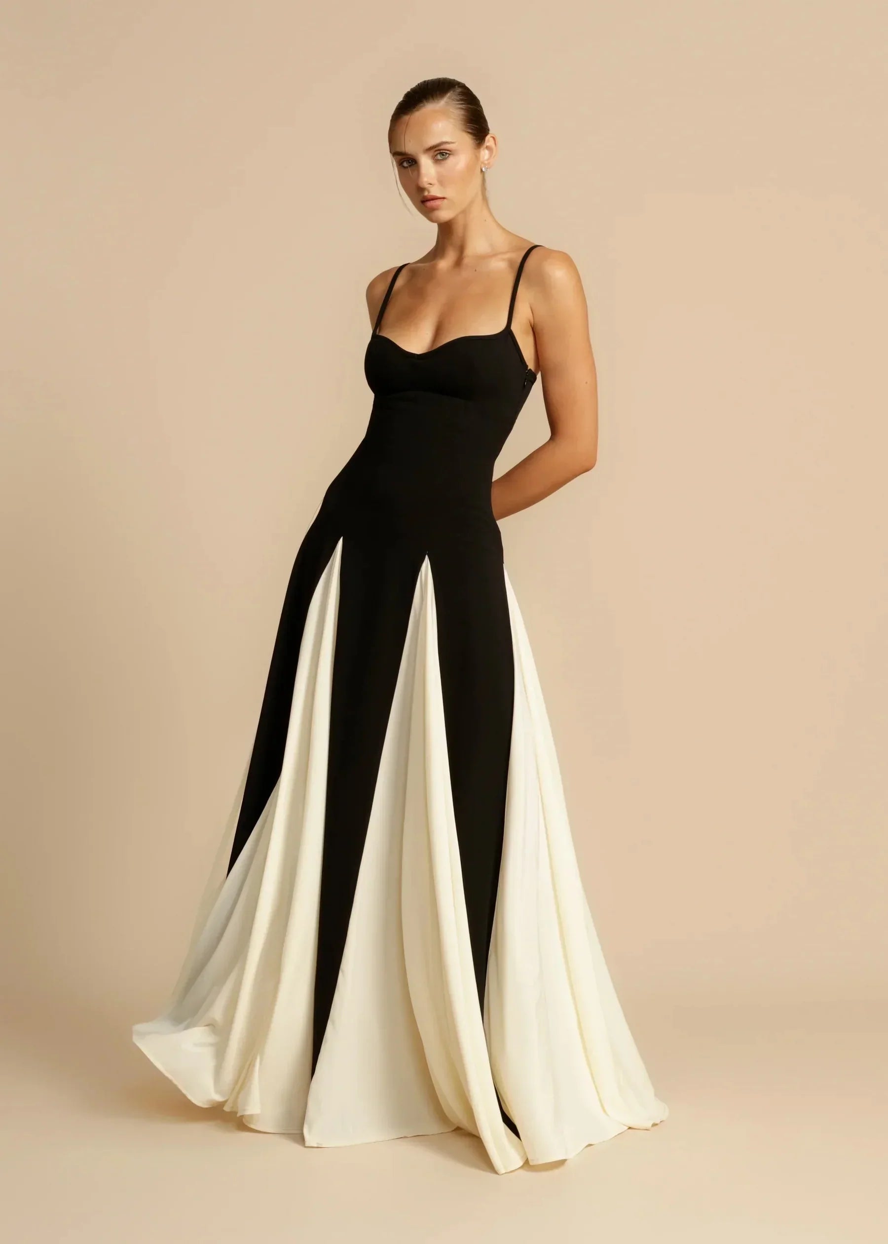 Maxi Mekko Ophelia Grace - Eleganssia ja mukavuutta - Naisten muoti-Mekot-EmiyoSuomi